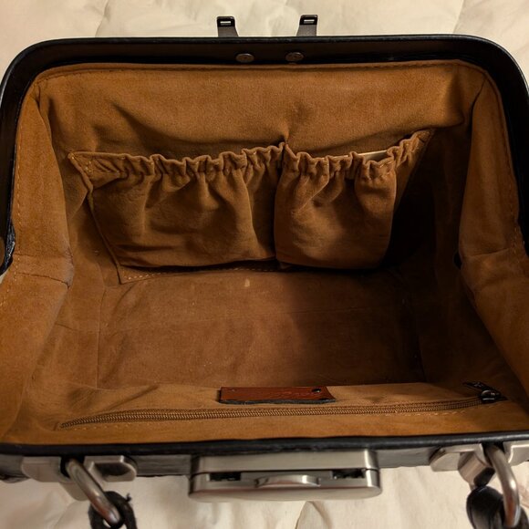 Designer purse - Picture 3 of 6